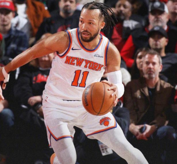 完美世界竞技平台官网-铁人连战600场现役第1！布伦森20+4+5，尼克斯54分血洗篮网